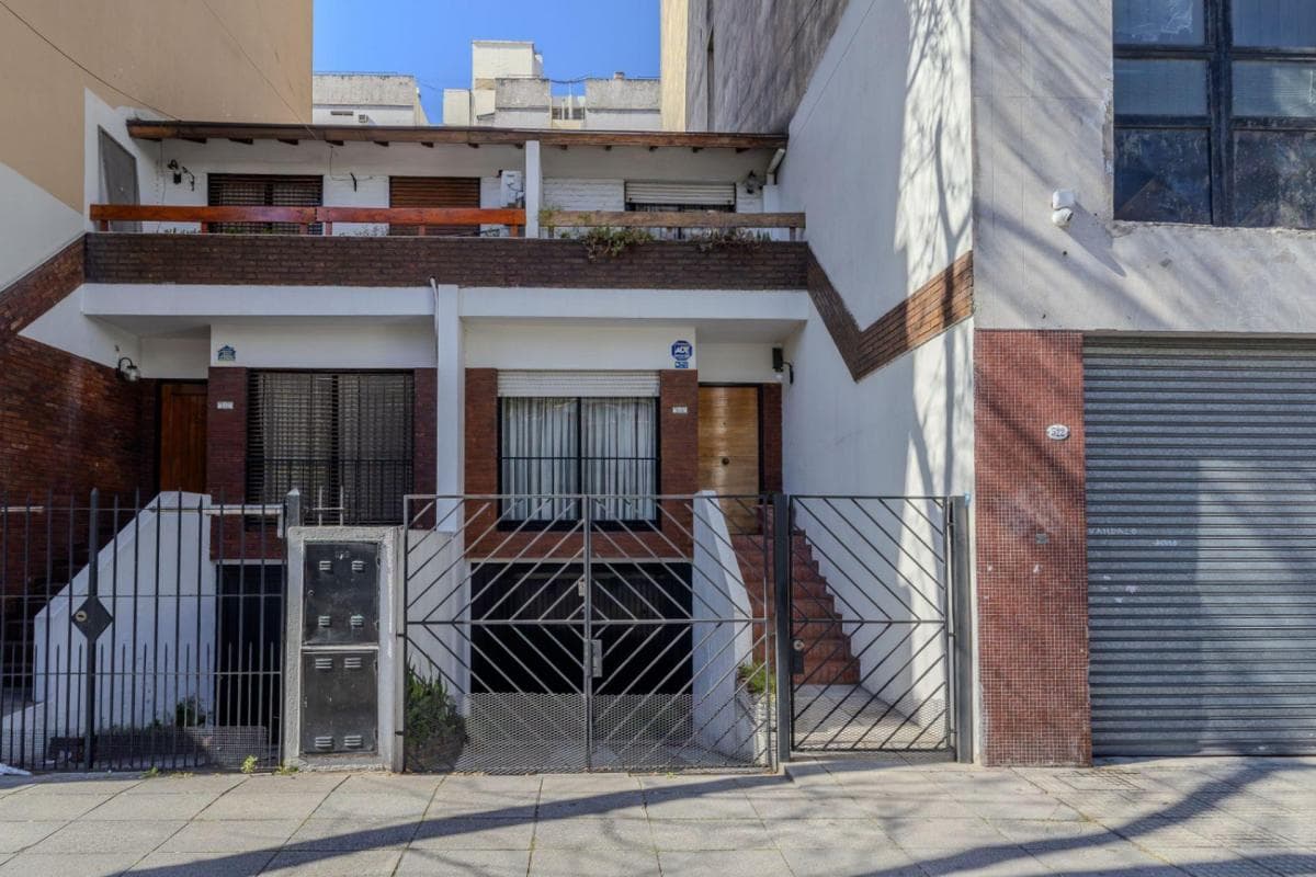 Casa Tipo Duplex 4 Amb C/jardin + Cochera, Capital Federal